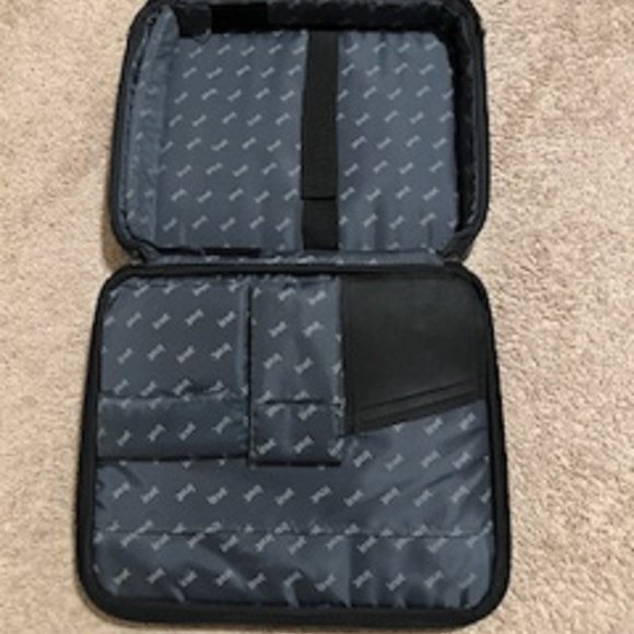 Laptop Computer Shoulder Bag Init 16W x 13H x 3D Black - Picture 3 of 5